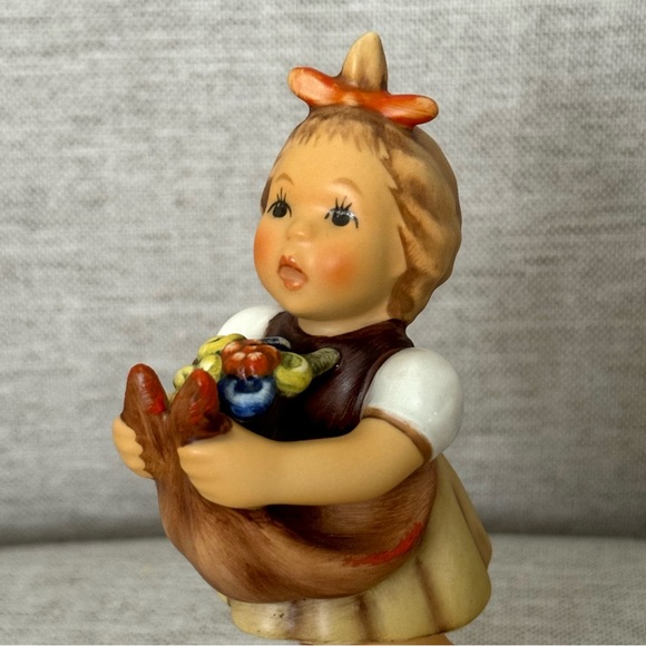 Valentine Loving Wishes - Goebel M. I. Hummel Special Edition Figurine TMK8 - Picture 5 of 9